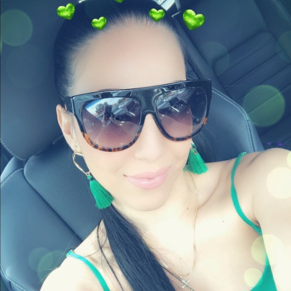 Meet your Posher, Jeannette - Picture 1 of 1